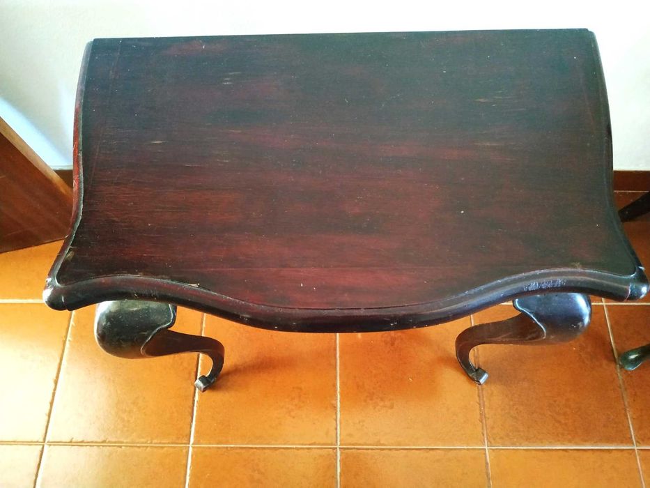 Antiguidade, pequena mesa