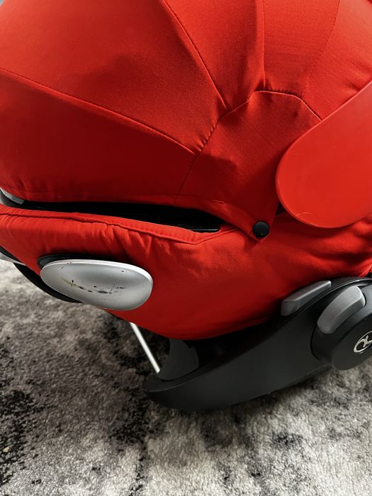 Автокрісло Cybex cloud  q + адаптери Carrello epica
