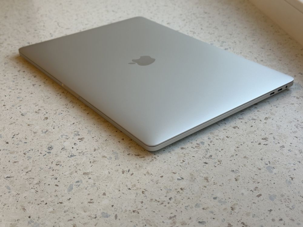 MacBook Pro 15 2018 16/512Gb i7 Radeo Pro 560X