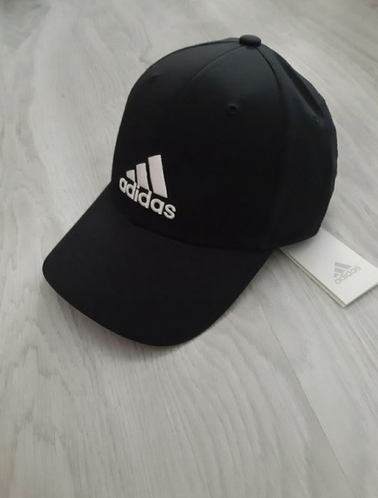 Nowa czarna czapka z daszkiem Adidas z metkami
