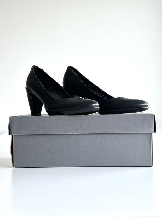 Damskie buty ECCO Shape 55 Plateau Pump rozmiar 36