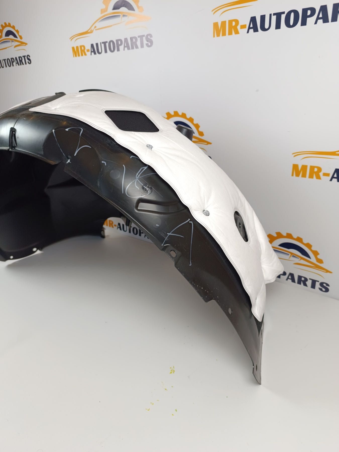 Підкрилок передній правий Tesla model 3 Highland 1694557-00-E