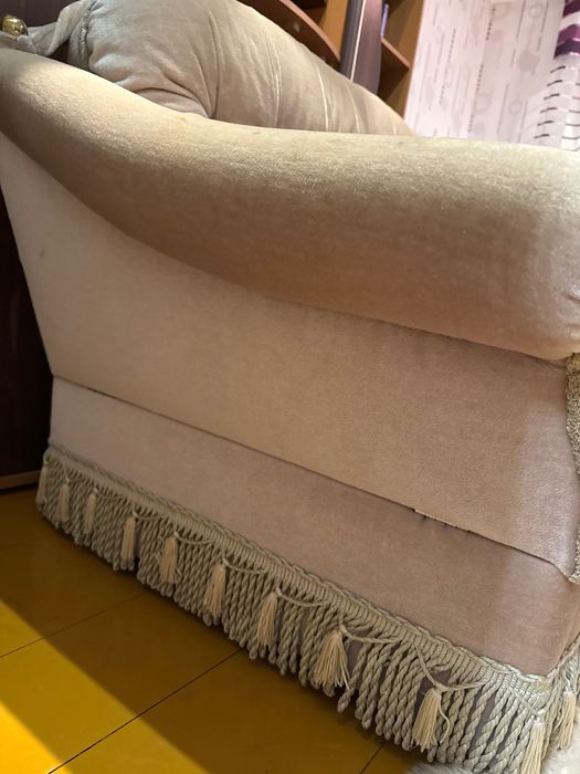 Світлий велюровий диван (розкладний)