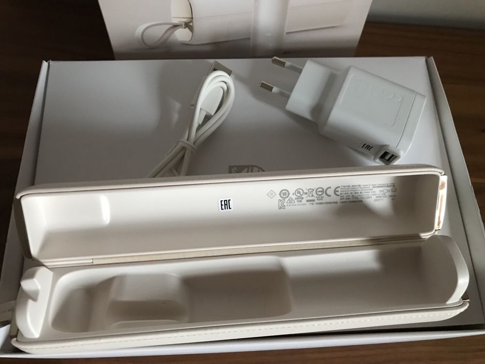 Philips Sonicare 9900 Prestige etui ładowarka szczoteczki HX9992
