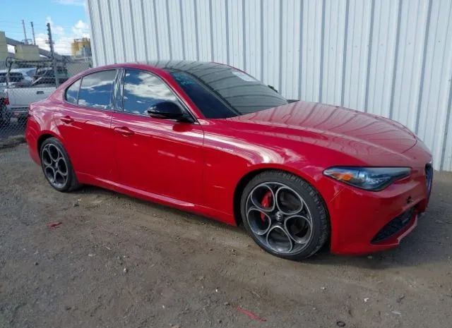 Alfa Romeo Giulia 2.0 / 4x4 / Automat / Benzyna / Szyberdach