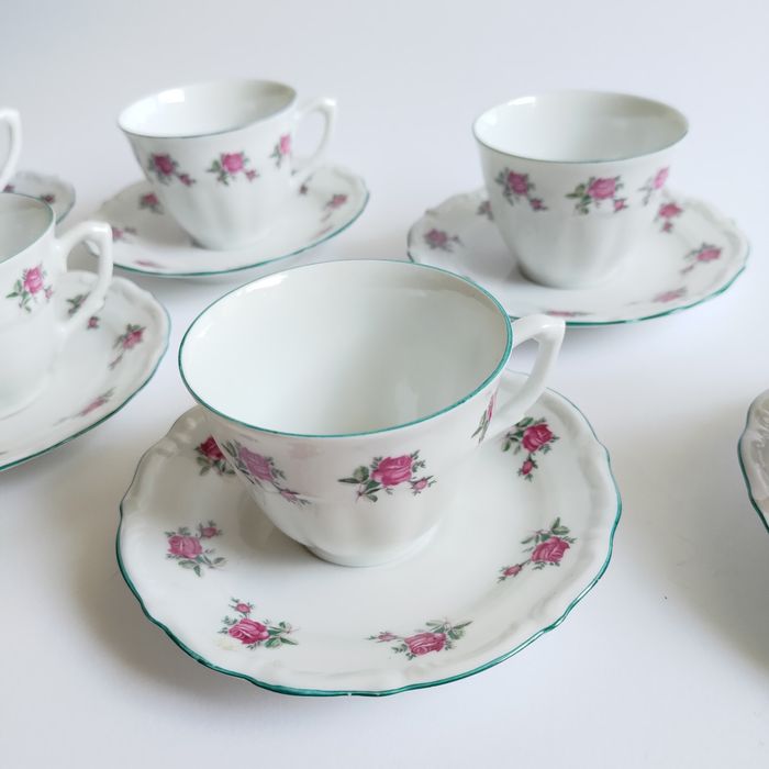 Filiżanki Wałbrzych róże 11 szt. + mlecznik