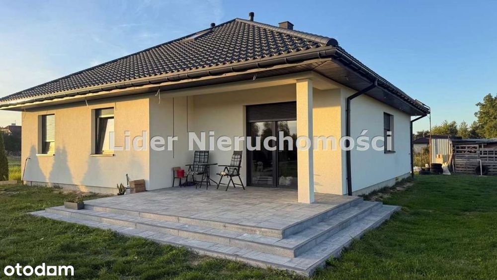 Piękny dom z widokiem na łąki i las