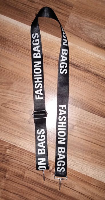Czarny pasek do torebki napis Fashion Bags