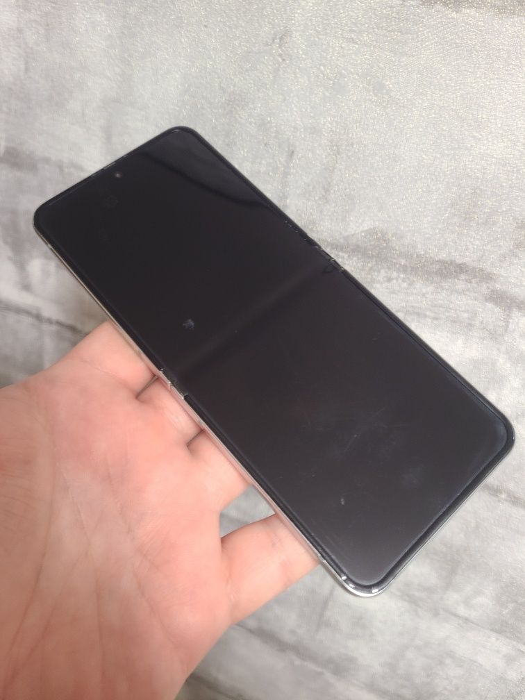 Samsung Galaxy Flip 5 8/256