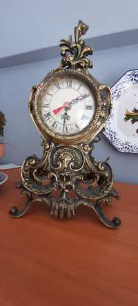Relógio antigo dourado