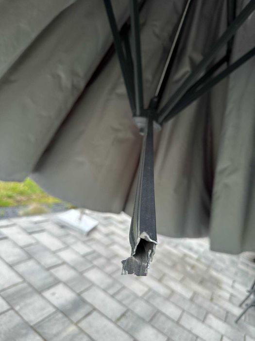Parasol ogrodowy , uszkodzony