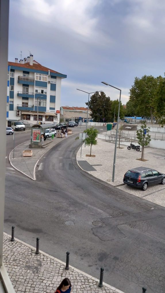 Quarto para Arrendamento – Largo Forte da Casa | Zona central e tranqu
