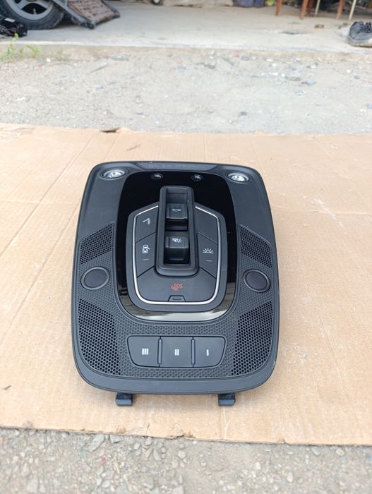 Плафон салона Audi Q7 2015-2020г черный. Оригинал