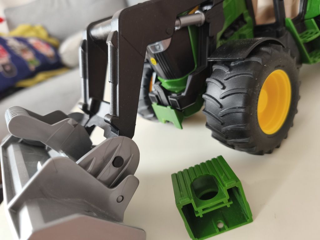 Bruder 01793 ciągnik John Deere z z przyczepą i ładowaczem