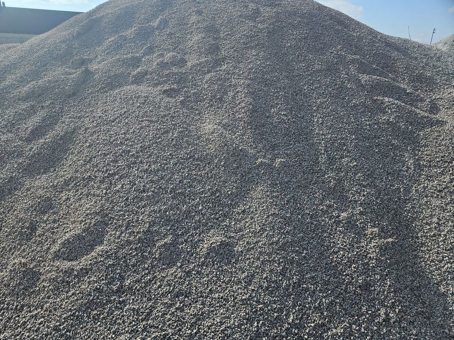 Щебінь, отсев, відсів, пісок, чорнозем, перегній насипом та в мішках