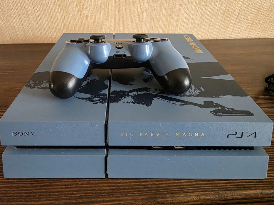 Playstation 4 на 1 терабайт  (+ джойстик + бібліотека з 32 ігор)