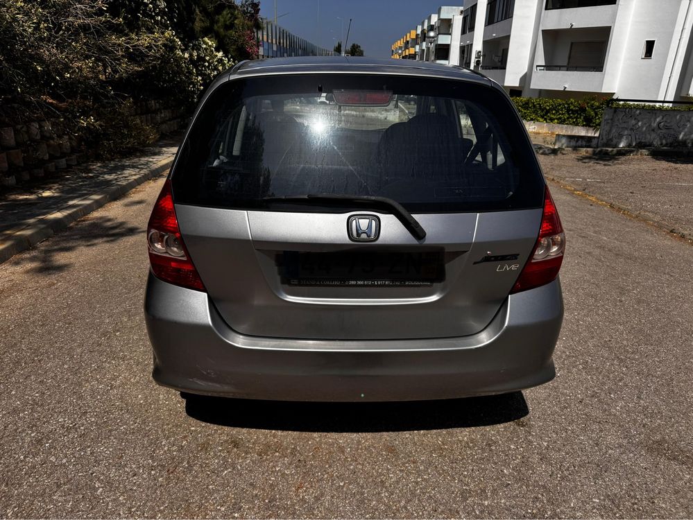 Honda Jazz 1.2 2005 – Económico, a Gasolina, com Teto de Abrir!