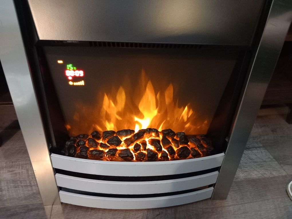 Kominek elektryczny Langham 2kW z efektem chromu