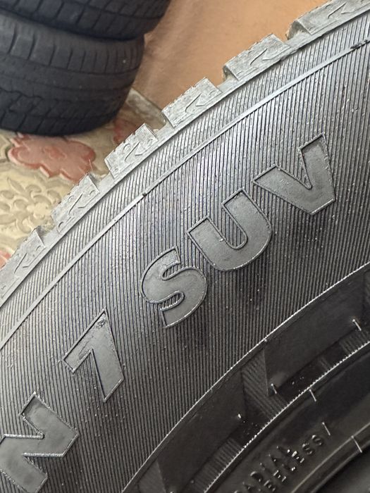 265/65 R17 Nokian зимняя резина 9+мм как новая 265 65 R17 зима