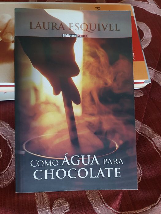Livro "Como Água para Chocolate" de Laura Esquível