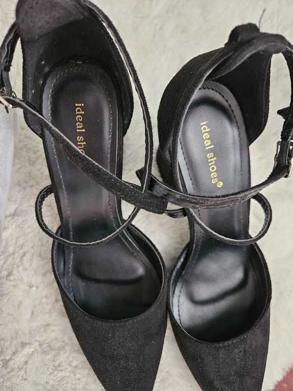 Sapato de salto preto