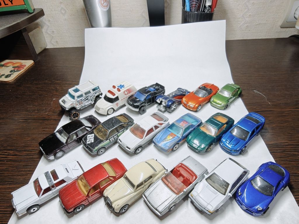 Машинки модели hot wheels matchbox siku