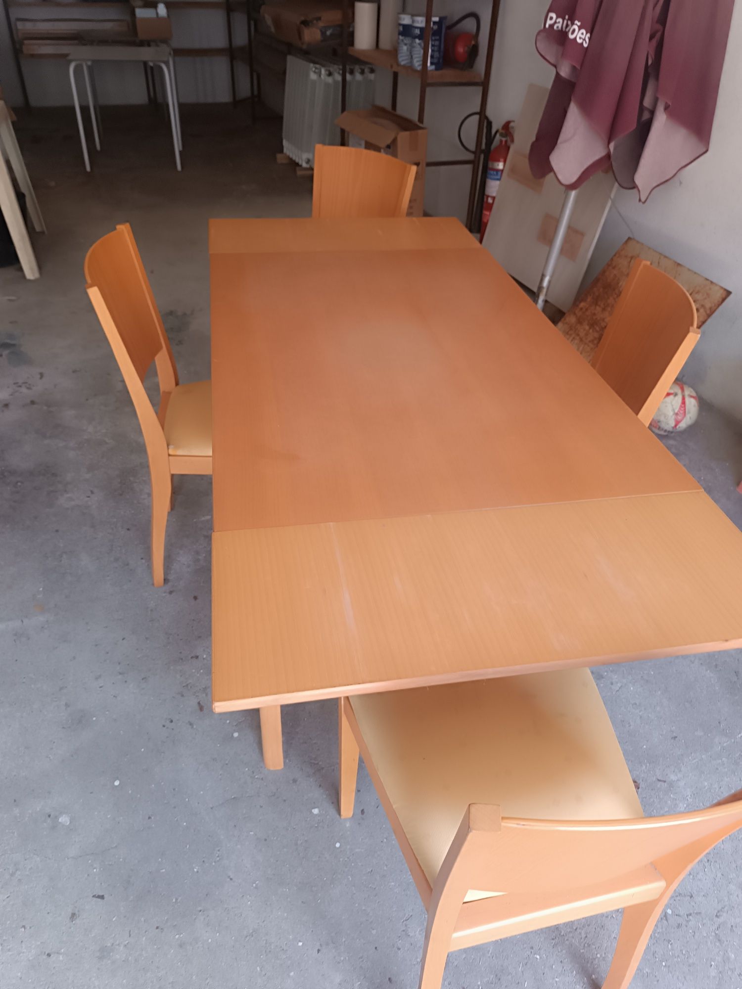 Mesa de cozinha com 4 cadeiras