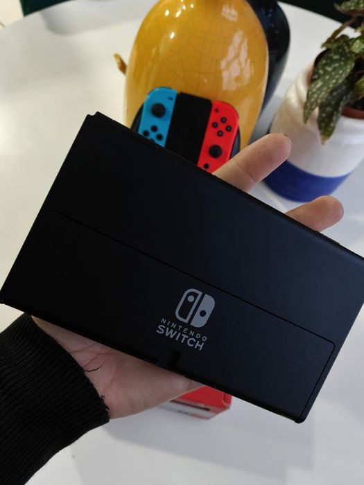 Nintendo Switch OLED – 64GB  + 512GB