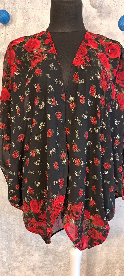 Plus size elegancka narzutka w róże rozmiar uniwersalny