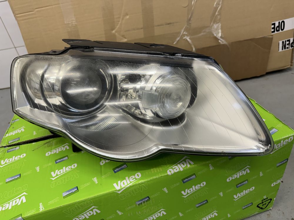 VW PASSAT B6 Lampa 05-10 Bi-Xenon Skrętny Xenon