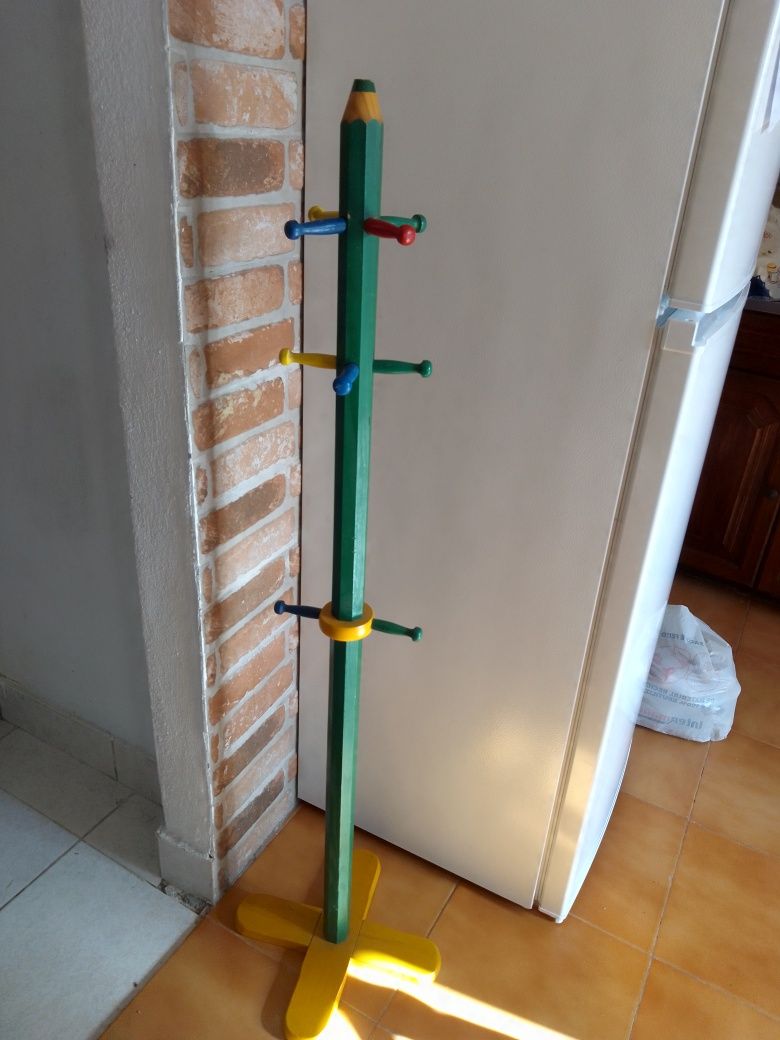 Cabide de pé para criança