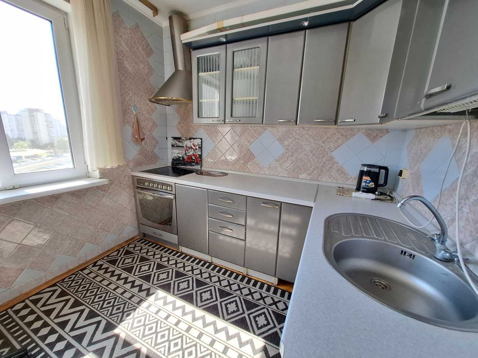 Продаж квартири на Троещині , вул. Ликівська , навпроти Епіцентра