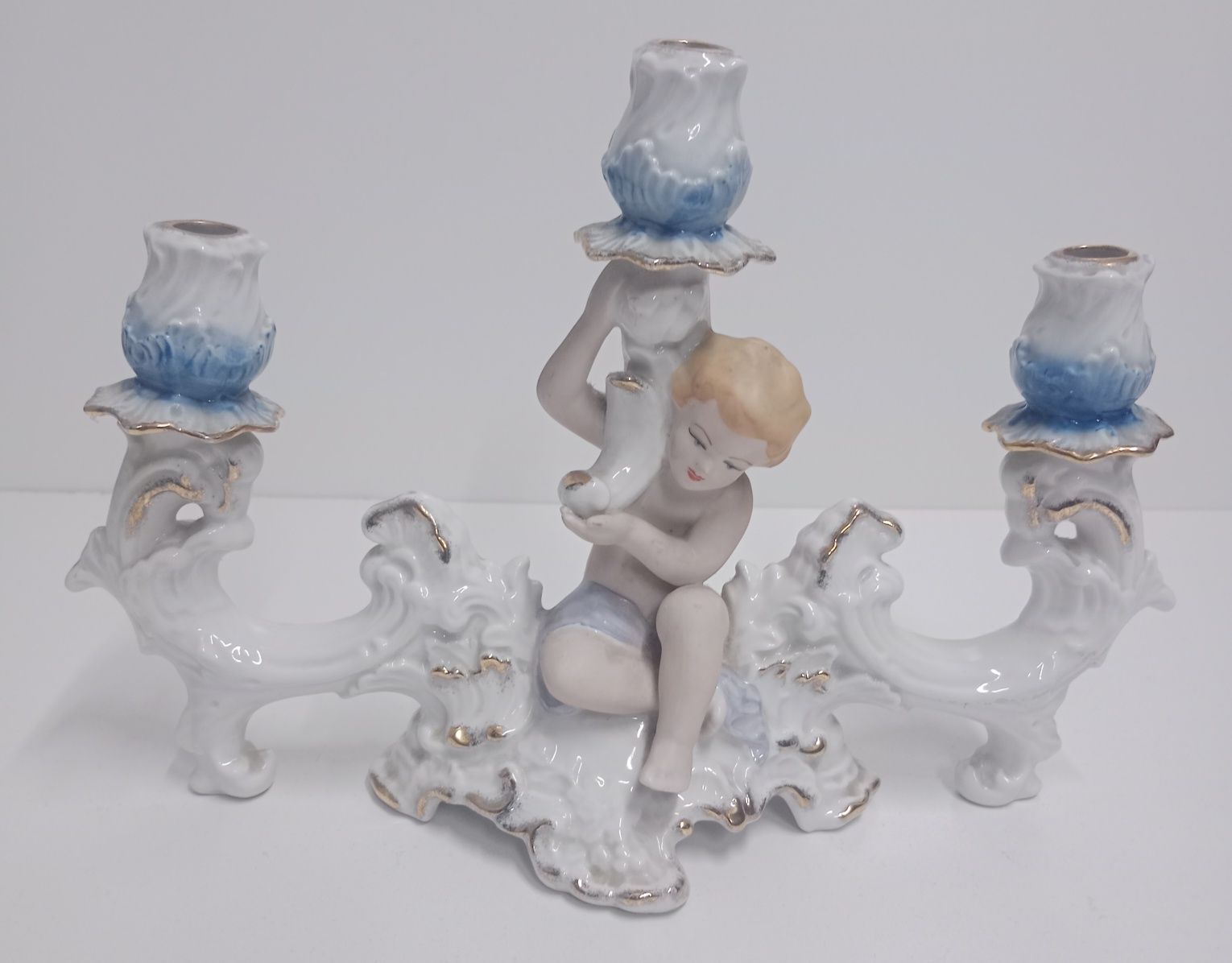 Porcelanowy świecznik trójramienny. Z czasów PRL-u