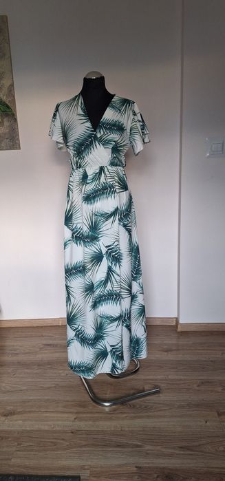 Piękna długa maxi sukienka w liście z rozcięciem na noge 38