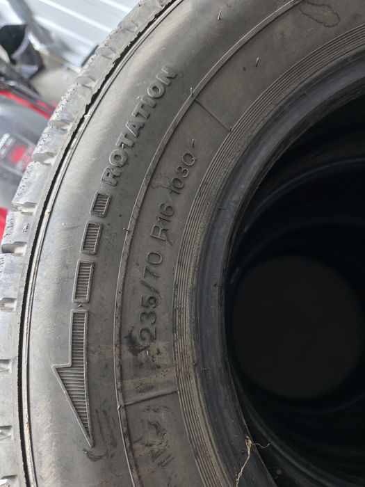 Opony zimowe dwu letnie 235 70 r16 jak nowe 23rok