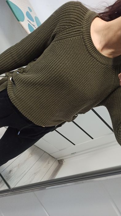 Sweter ciemno-zielony