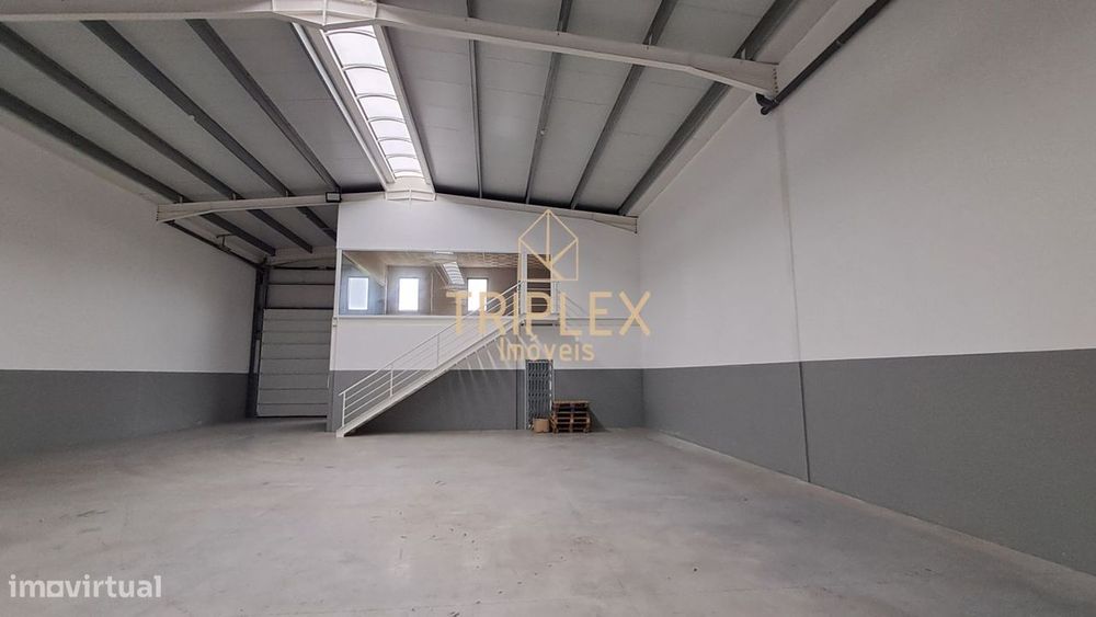 Armazém - Póvoa Varzim - com escritórios - novo - Nó da Auto-Estra