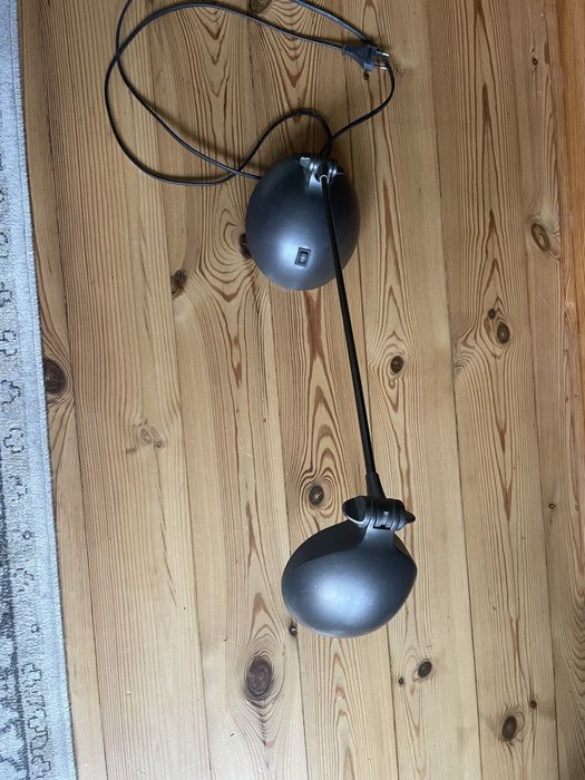 Solidna lampka na biurko