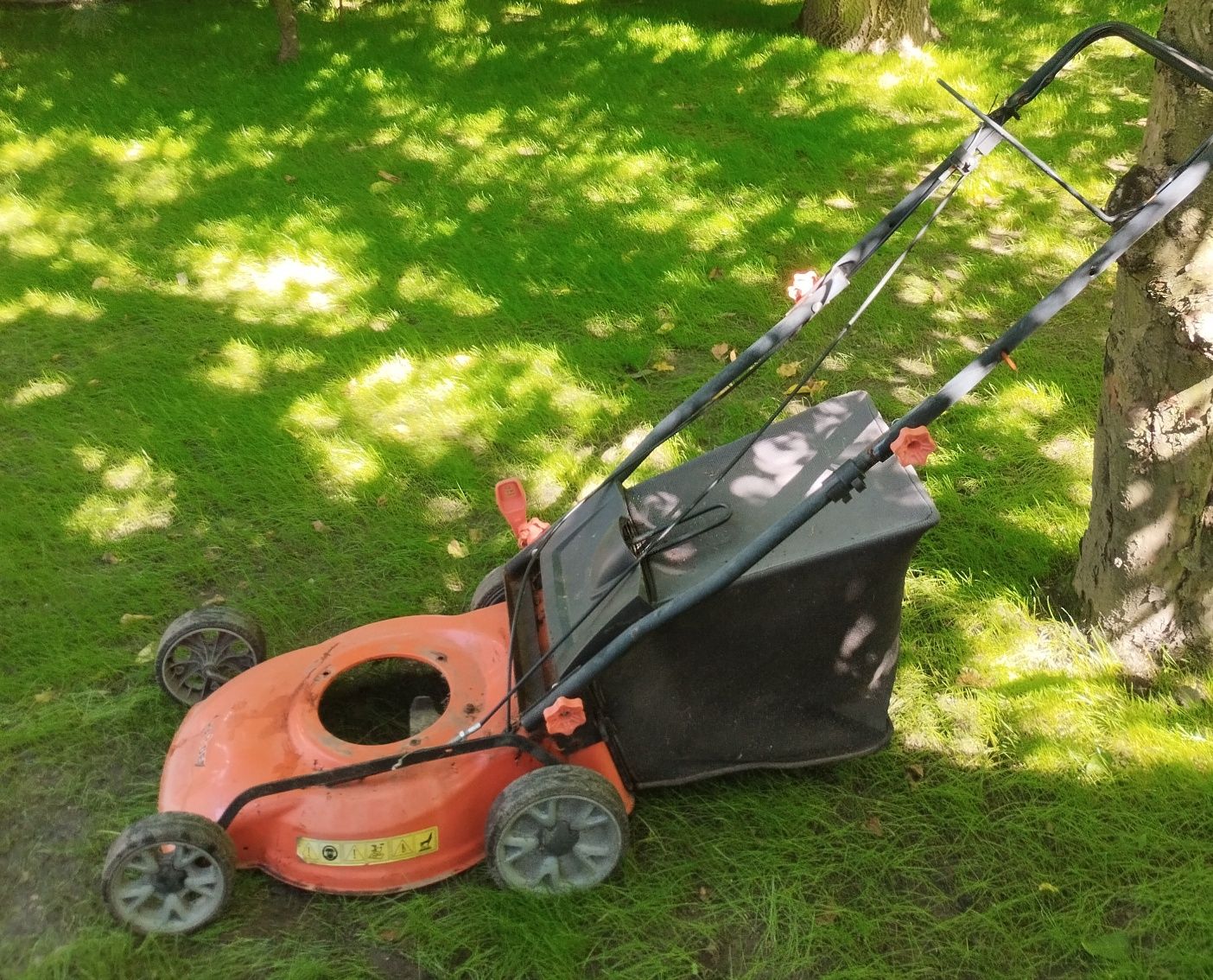 Laweta kosiarki spalinowej