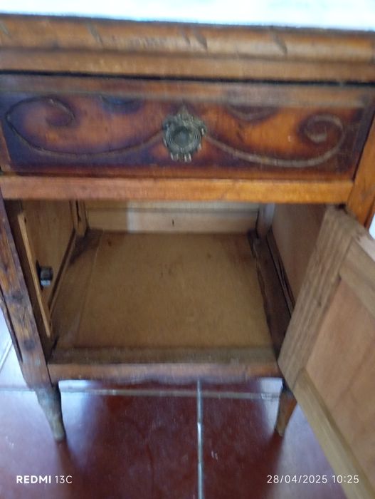 Mesas de cabeceira vintage