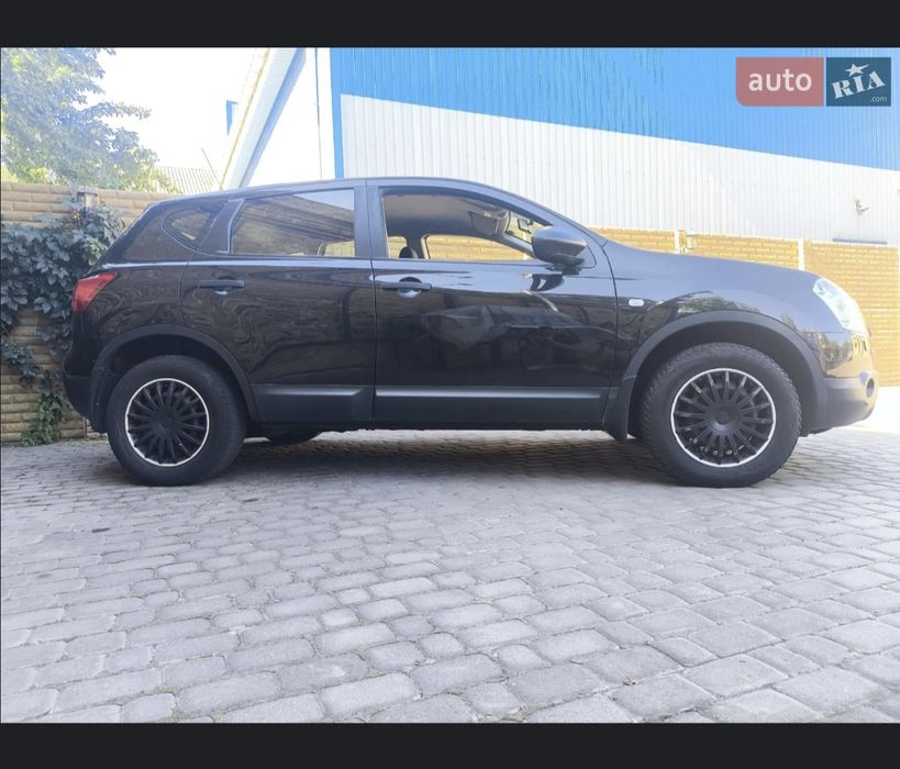 Продам  Черный паркетник  Nissan Qashqai !!!
