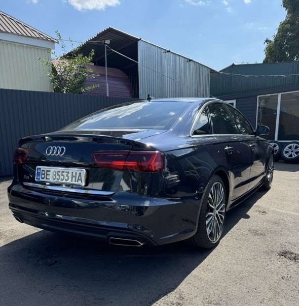 Машина Audi a6 c7