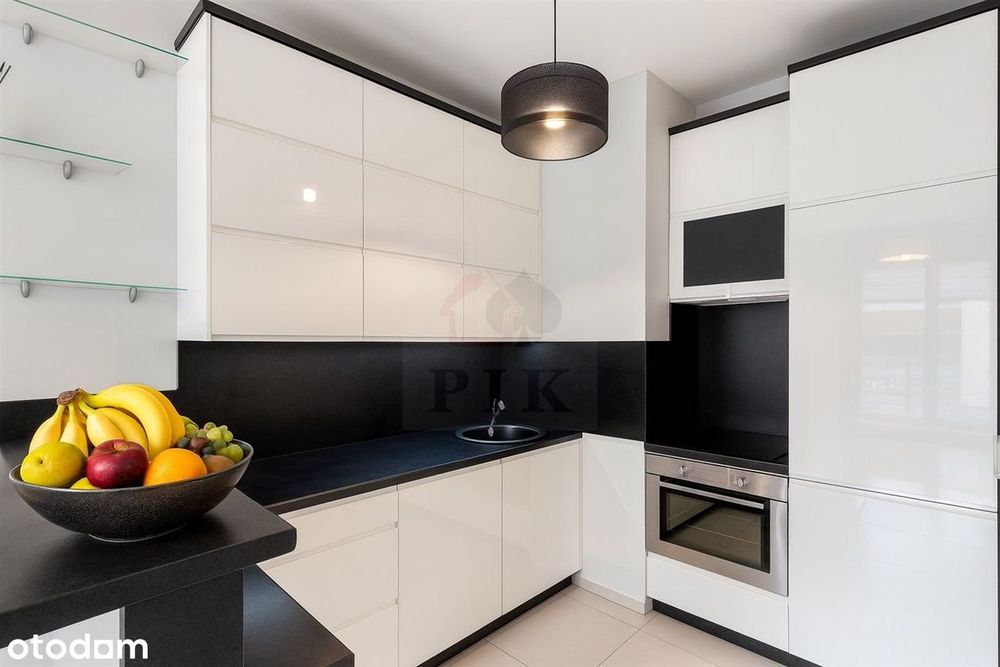 Atal Francuska, balkon z widokiem na lotnisko