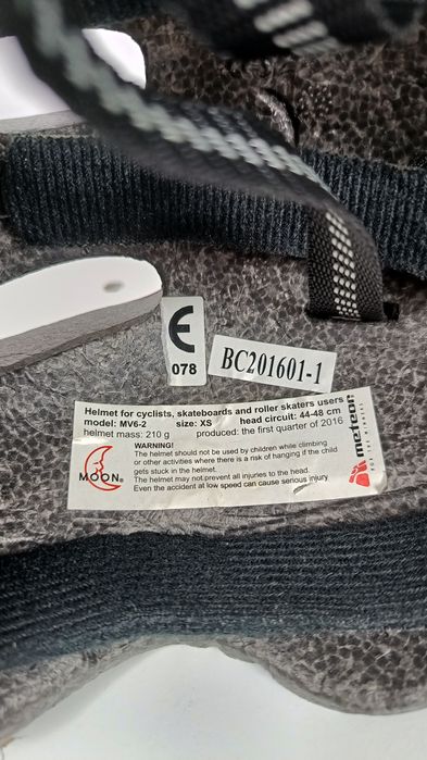 Kolorowy chłopięcy niebieski czerwony kask rowerowy Meteor roz. XS