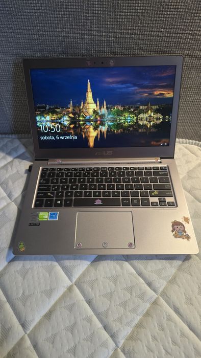 Świetnie wykonany aluminiowy laptop Asus zenbook