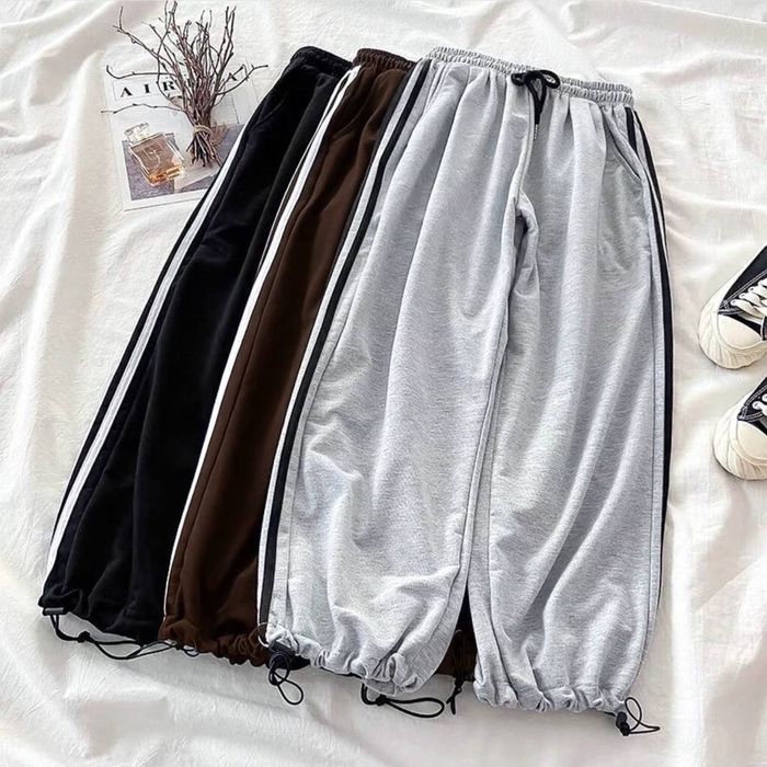 Женские спортивные штаны утепленные флисом с лампасами 42-52 с утяжкой