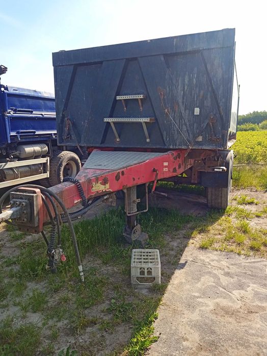przyczepa tandem wywrotka i przyczepa niskopodwoziowa