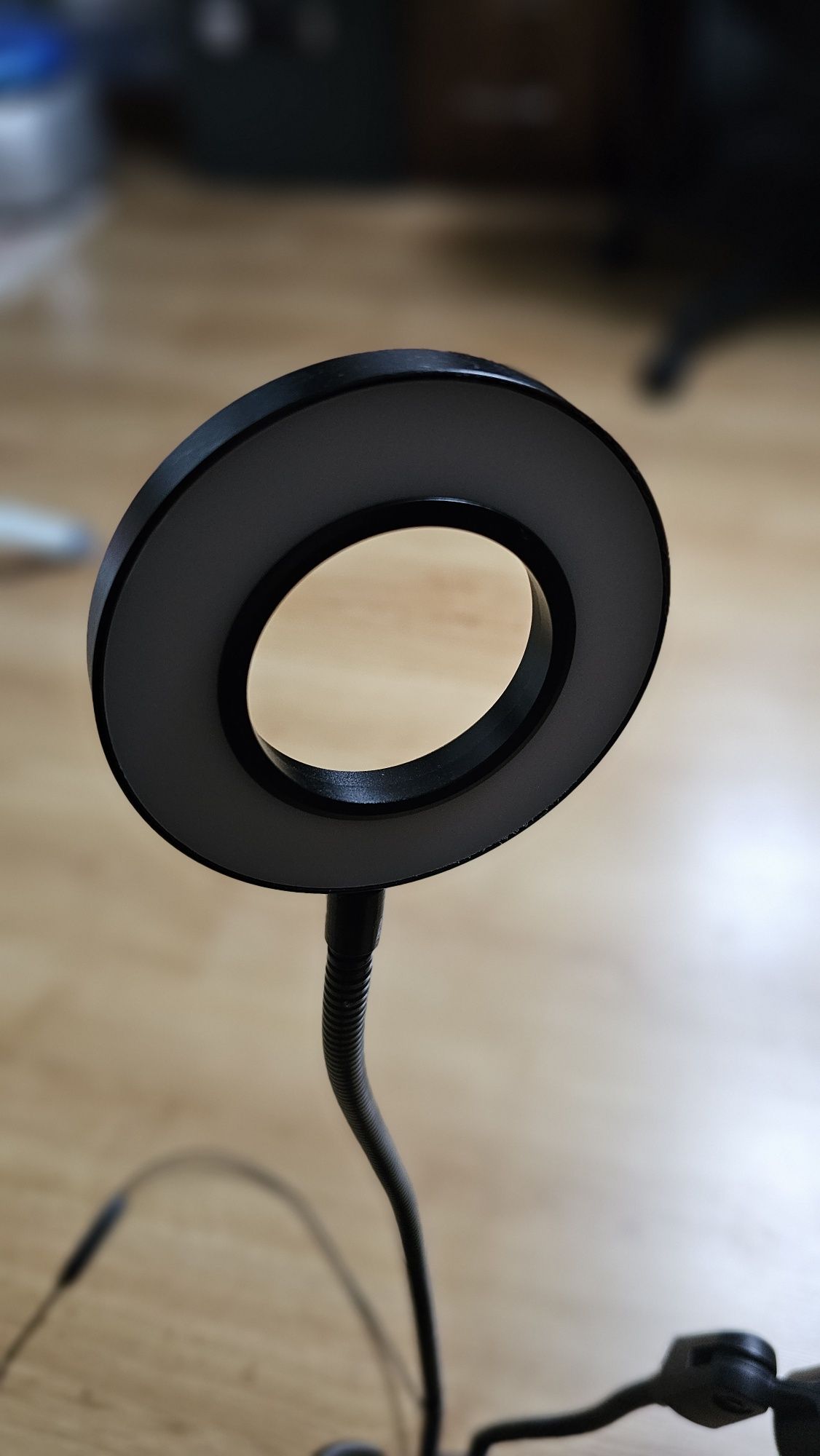 Stojak lampka led do sreamingu dla influencera