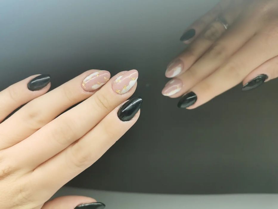 Manicure hybrydowy, przedłużanie żelem