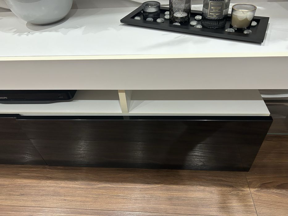 Szafka rtv biala + czarny połysk 200 cm
